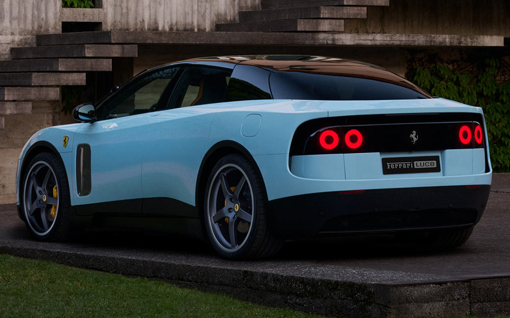 Tre Quarti Posteriore della Ferrari Luce Azzurra Tre Quarti Posteriore della Ferrari Luce Azzurra